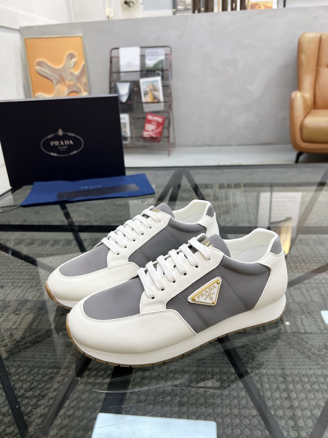  P 🔍顶级代购🇮🇹 普 炸街男神新品运动休闲鞋专柜同步，鞋面意大利进口牛皮搭配布面料，进口水染牛皮里垫