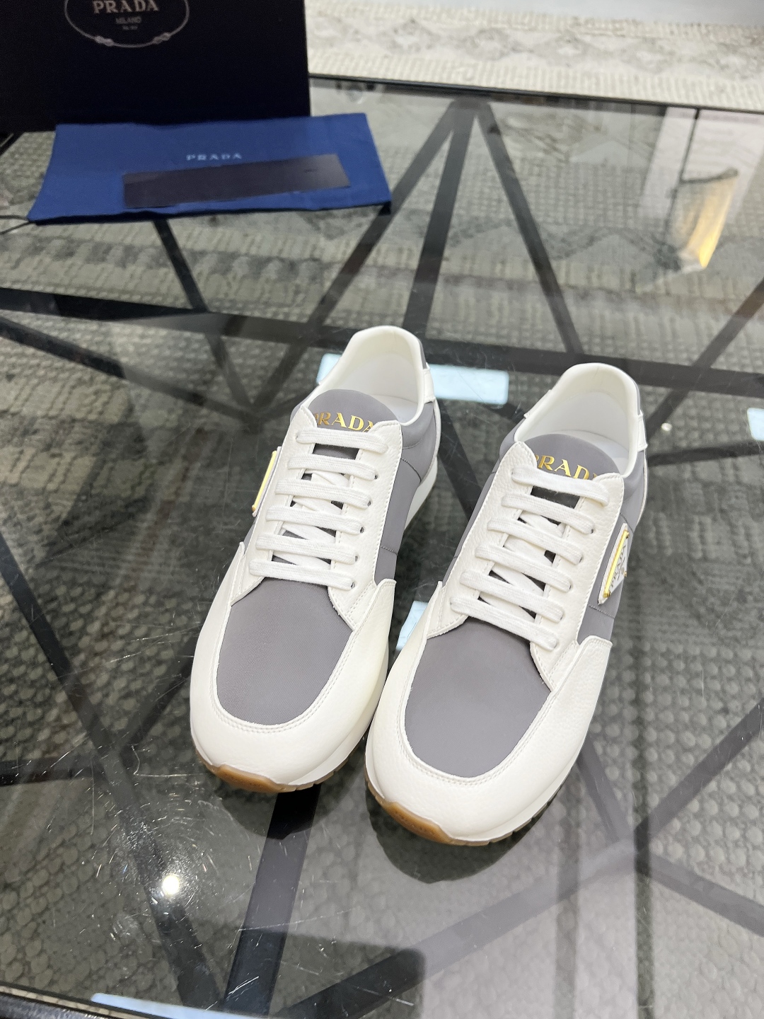  P 🔍顶级代购🇮🇹 普 炸街男神新品运动休闲鞋专柜同步，鞋面意大利进口牛皮搭配布面料，进口水染牛皮里垫