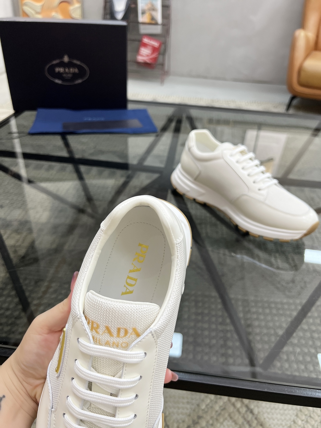  P 🔍顶级代购🇮🇹 普 炸街男神新品运动休闲鞋专柜同步，鞋面意大利进口牛皮搭网布面料，进口水染牛皮里垫
