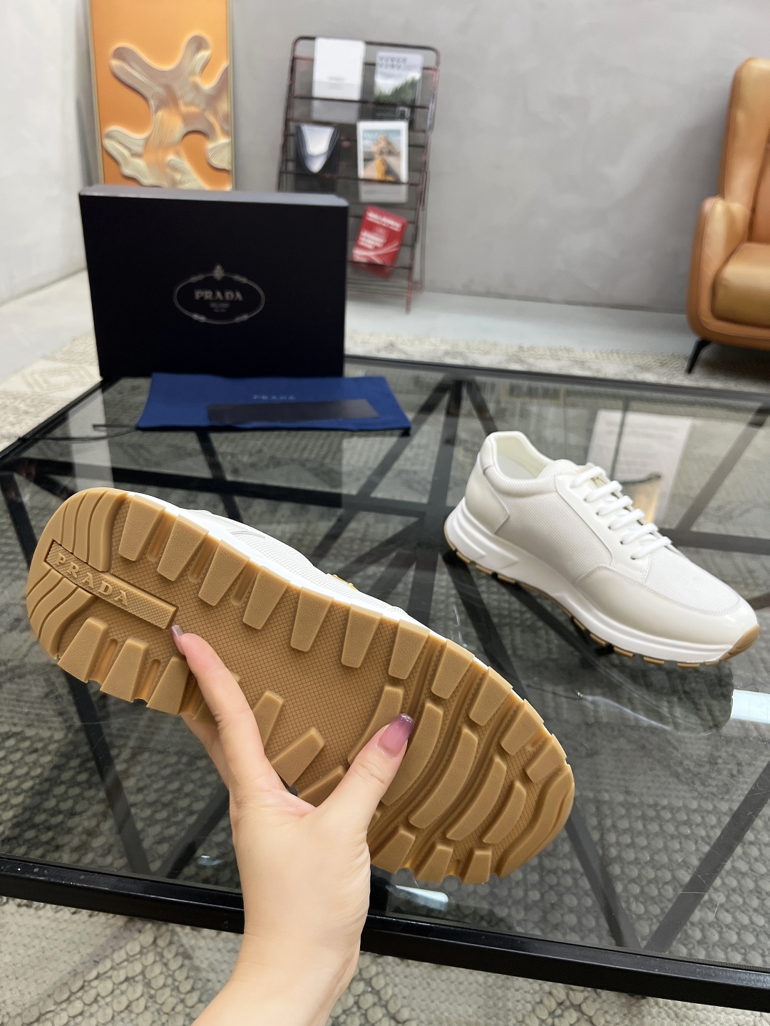  P 🔍顶级代购🇮🇹 普 炸街男神新品运动休闲鞋专柜同步，鞋面意大利进口牛皮搭网布面料，进口水染牛皮里垫