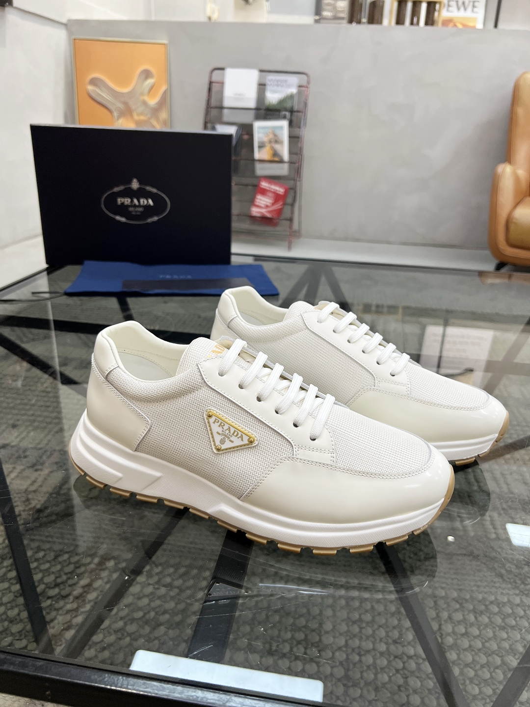  P 🔍顶级代购🇮🇹 普 炸街男神新品运动休闲鞋专柜同步，鞋面意大利进口牛皮搭网布面料，进口水染牛皮里垫
