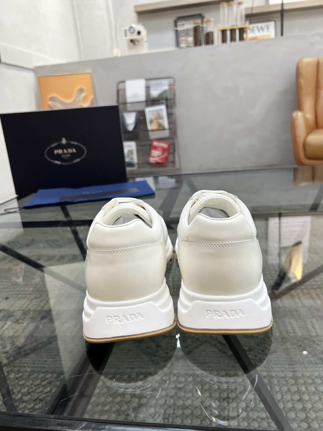  P 🔍顶级代购🇮🇹 普 炸街男神新品运动休闲鞋专柜同步，鞋面意大利进口牛皮搭网布面料，进口水染牛皮里垫