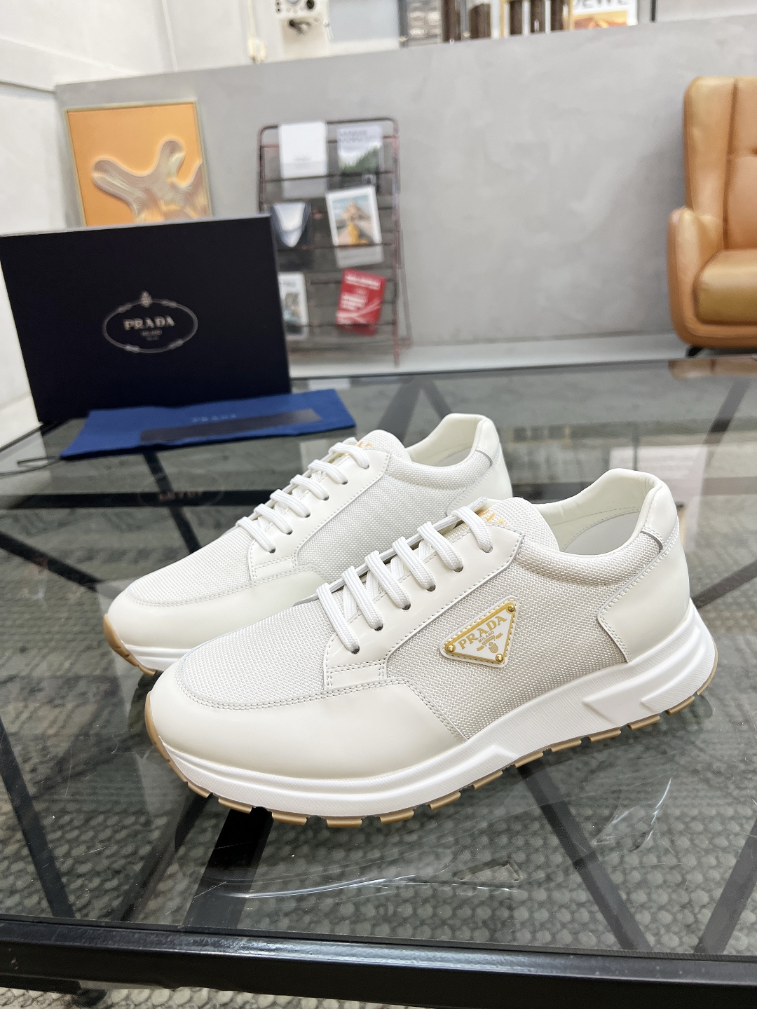  P 🔍顶级代购🇮🇹 普 炸街男神新品运动休闲鞋专柜同步，鞋面意大利进口牛皮搭网布面料，进口水染牛皮里垫