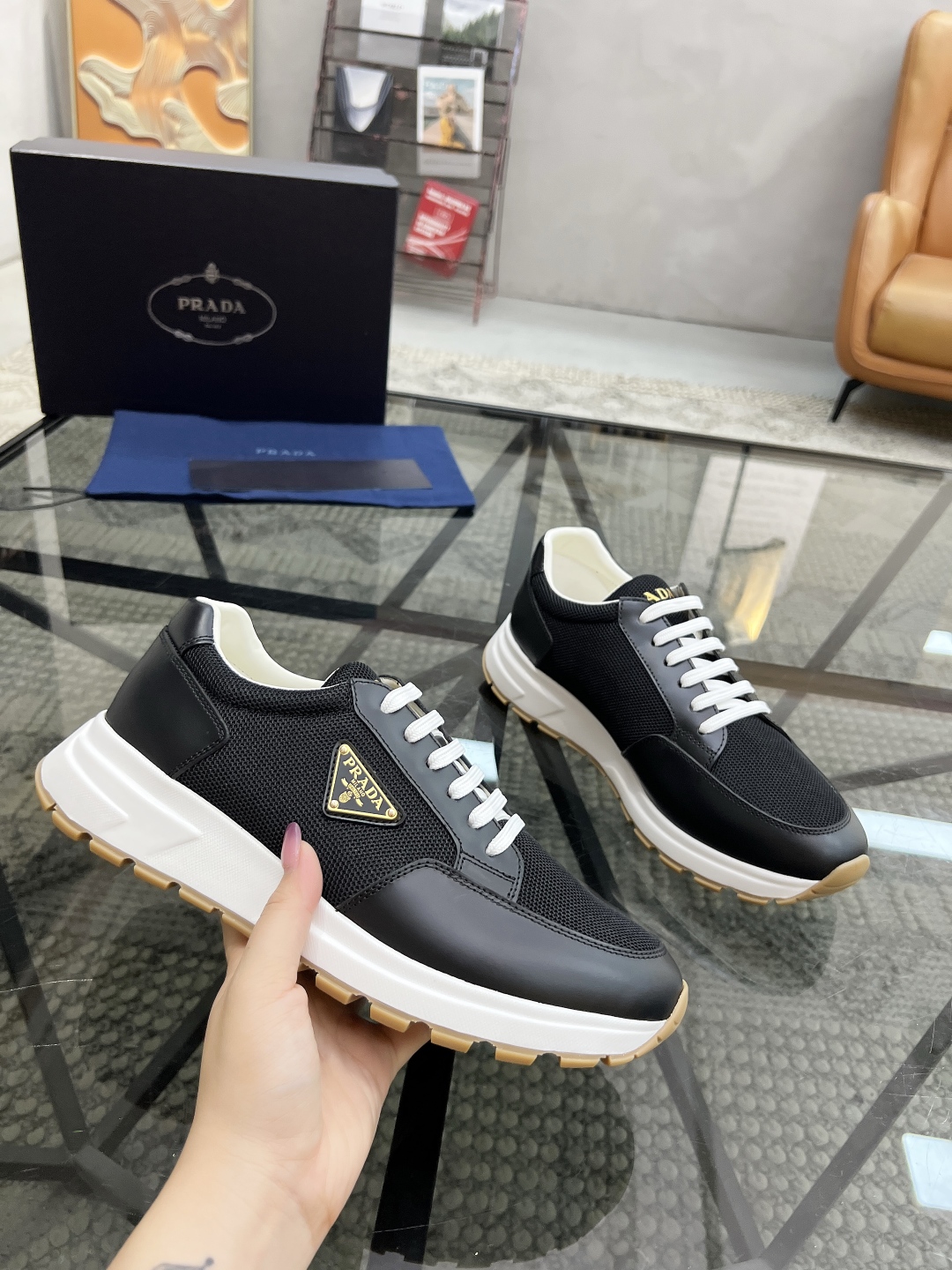  P 🔍顶级代购🇮🇹 普 炸街男神新品运动休闲鞋专柜同步，鞋面意大利进口牛皮搭网布面料，进口水染牛皮里垫