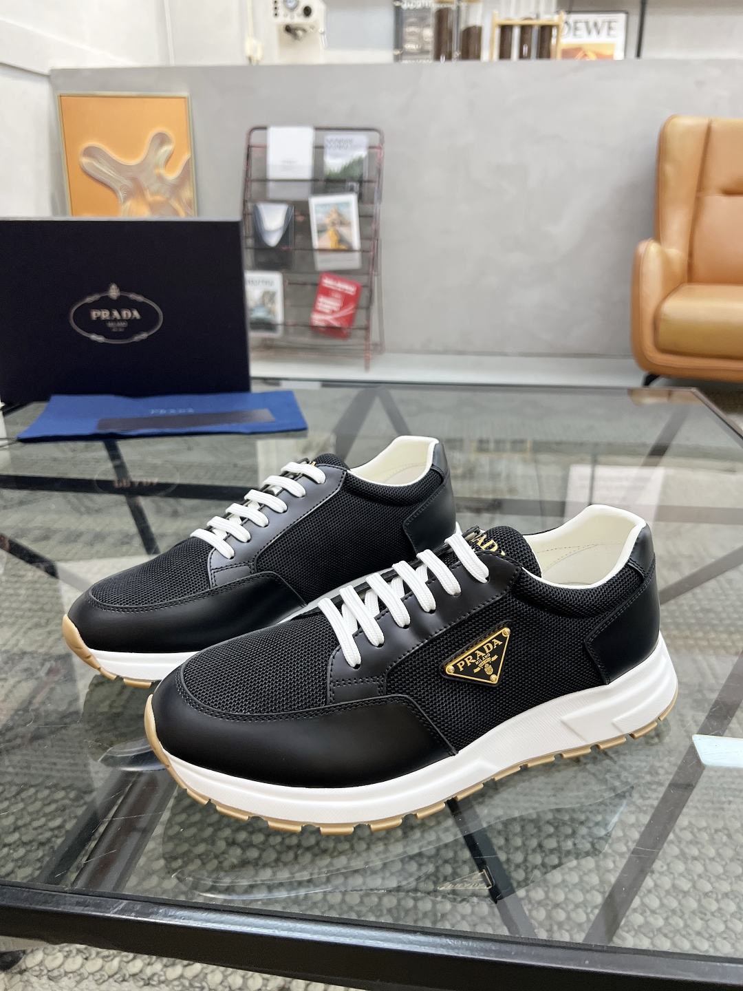  P 🔍顶级代购🇮🇹 普 炸街男神新品运动休闲鞋专柜同步，鞋面意大利进口牛皮搭网布面料，进口水染牛皮里垫