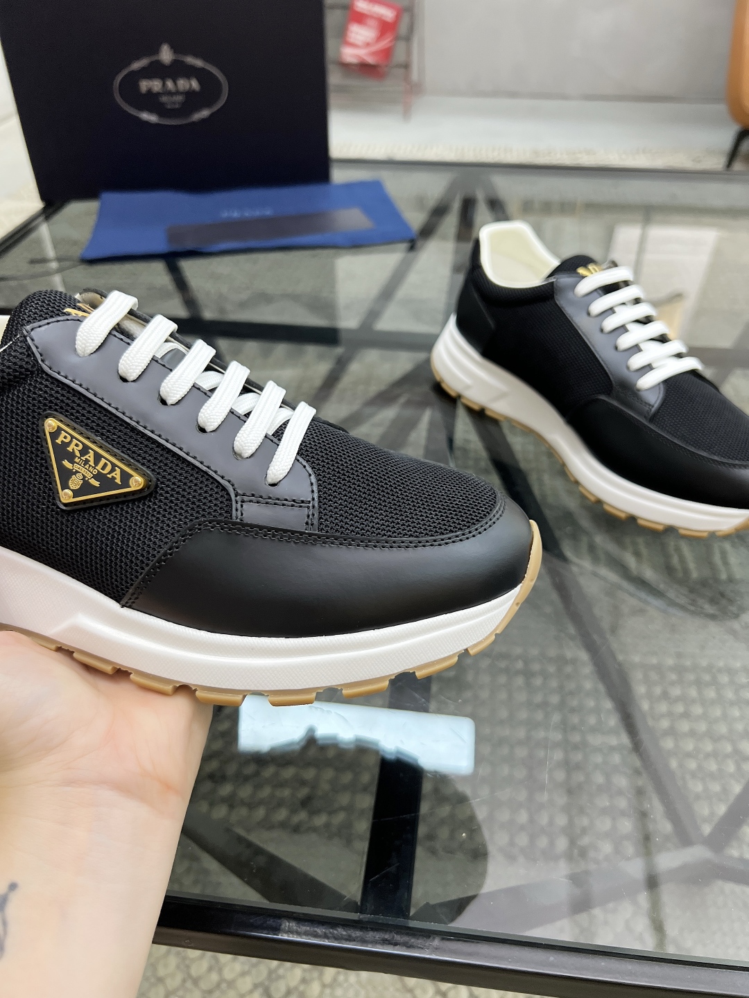  P 🔍顶级代购🇮🇹 普 炸街男神新品运动休闲鞋专柜同步，鞋面意大利进口牛皮搭网布面料，进口水染牛皮里垫