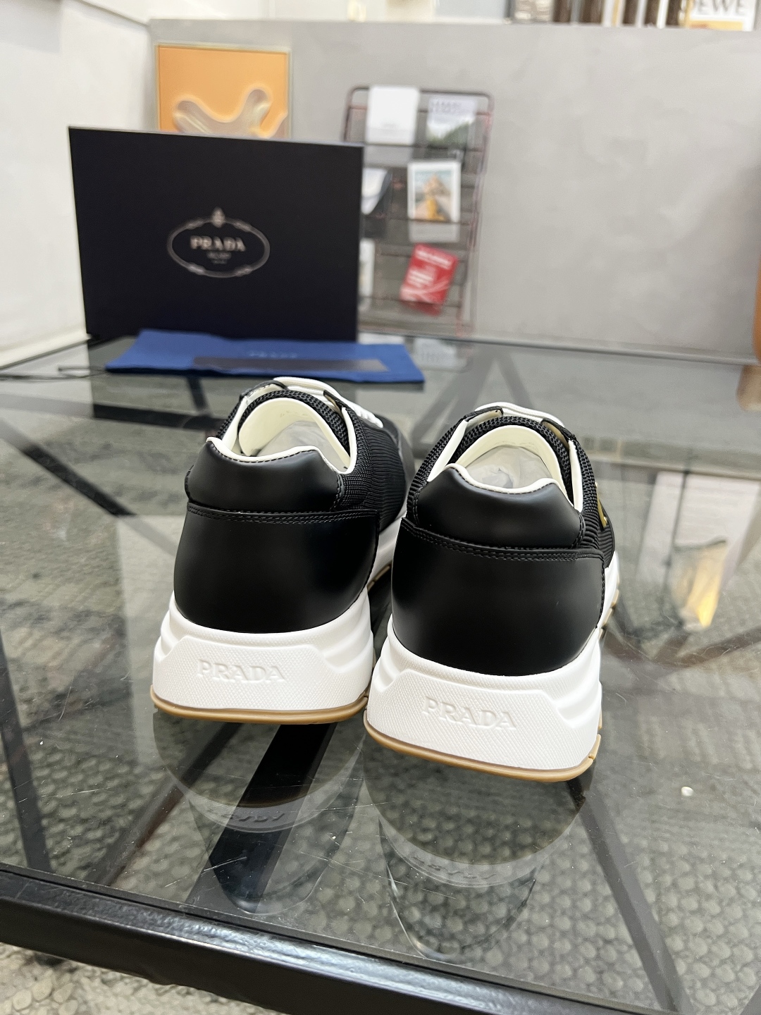 P 🔍顶级代购🇮🇹 普 炸街男神新品运动休闲鞋专柜同步，鞋面意大利进口牛皮搭网布面料，进口水染牛皮里垫