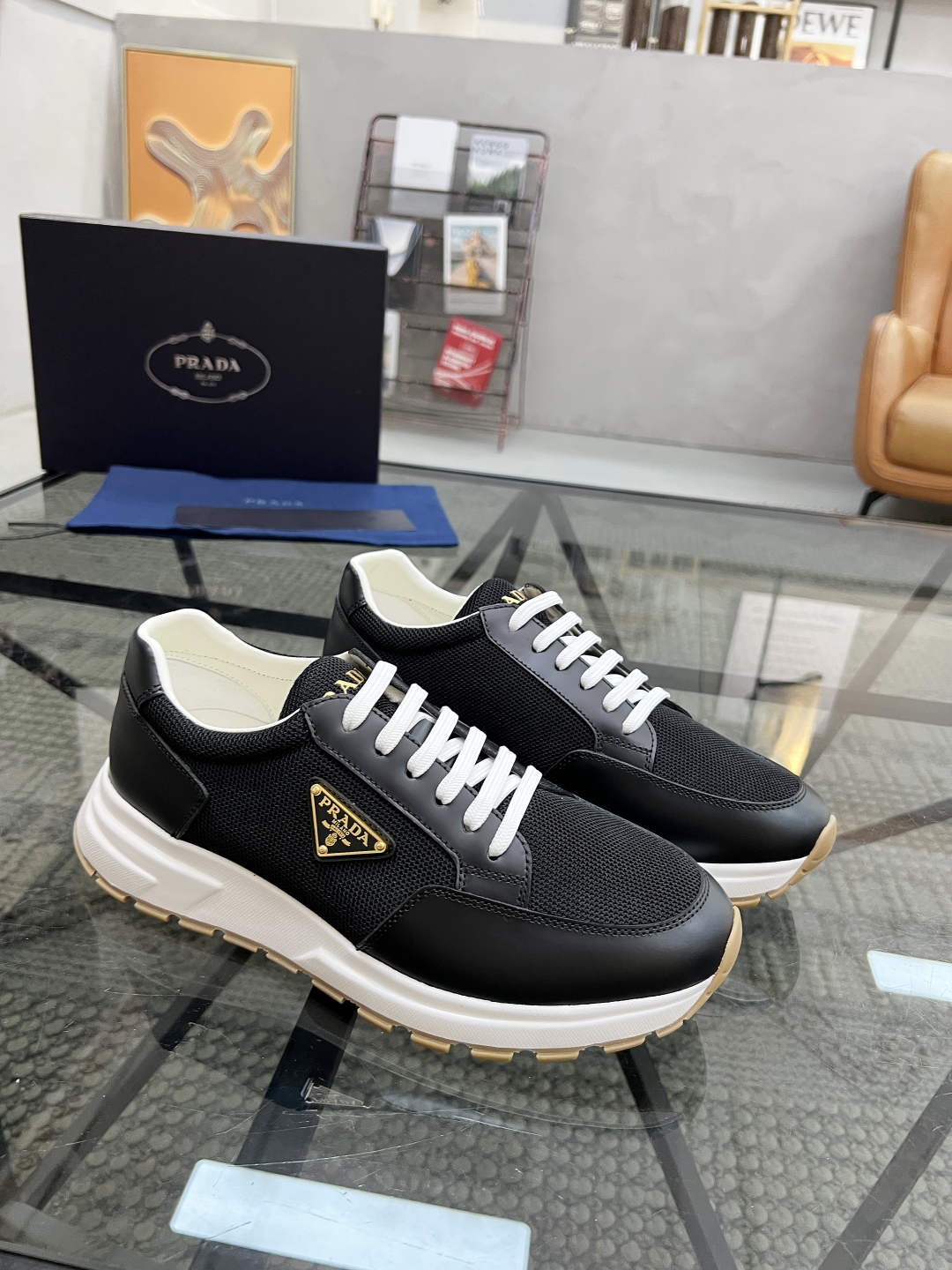  P 🔍顶级代购🇮🇹 普 炸街男神新品运动休闲鞋专柜同步，鞋面意大利进口牛皮搭网布面料，进口水染牛皮里垫