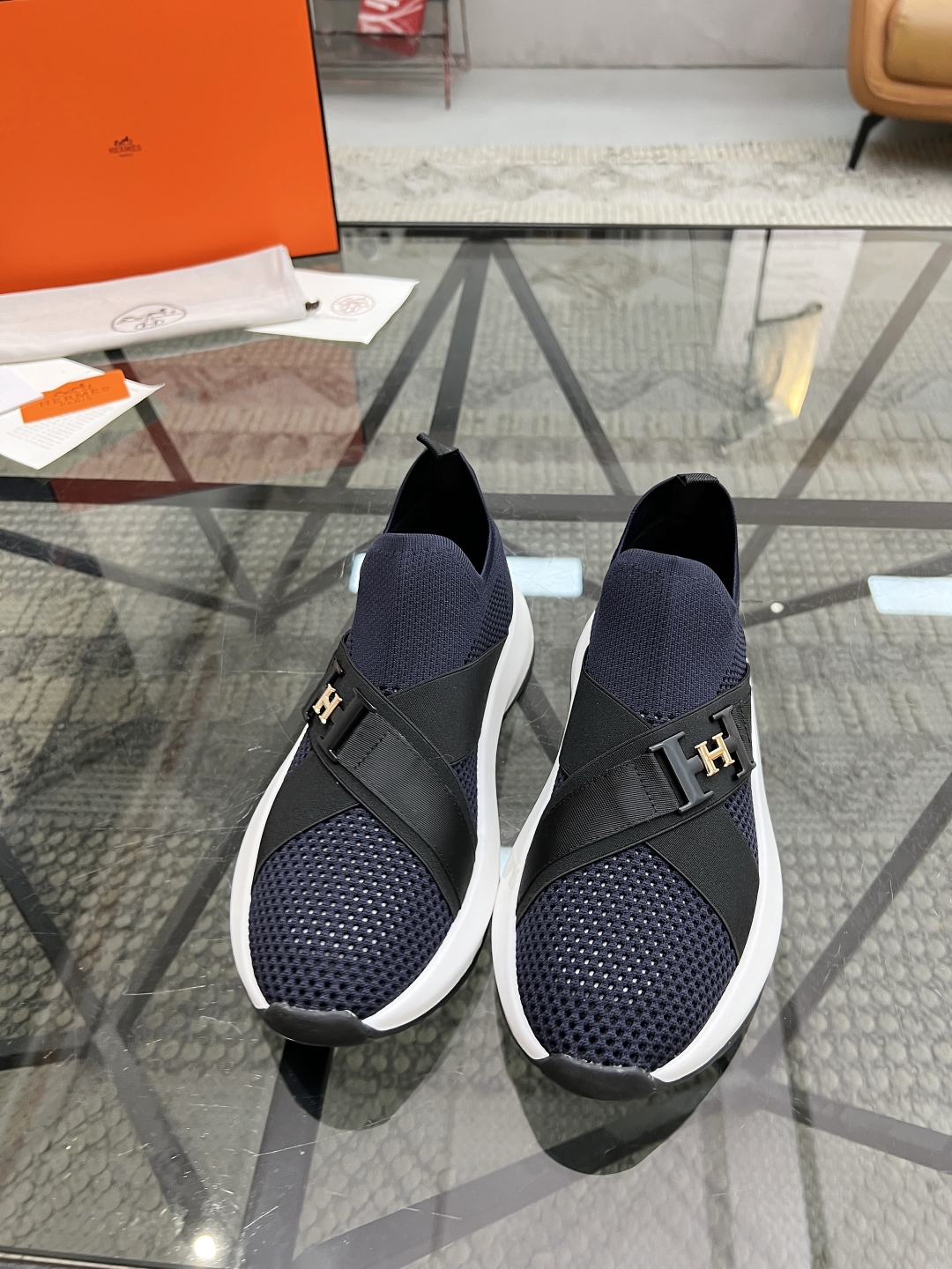  H 🔍顶级代购🇮🇹 爱 炸街男神官网新品原单货专柜同步，鞋面意大利进口飞织面料，潮达人爆款版面，精美五