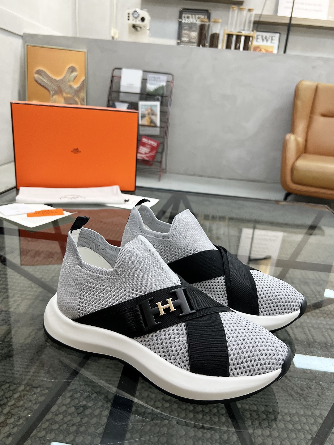  H 🔍顶级代购🇮🇹 爱 炸街男神官网新品原单货专柜同步，鞋面意大利进口飞织面料，潮达人爆款版面，精美五