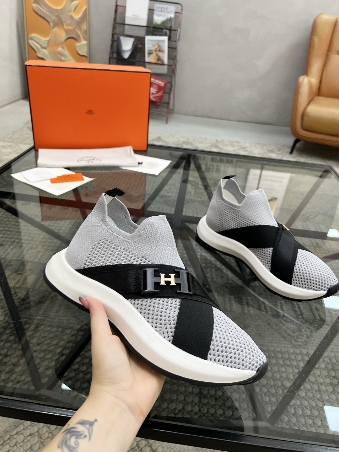  H 🔍顶级代购🇮🇹 爱 炸街男神官网新品原单货专柜同步，鞋面意大利进口飞织面料，潮达人爆款版面，精美五