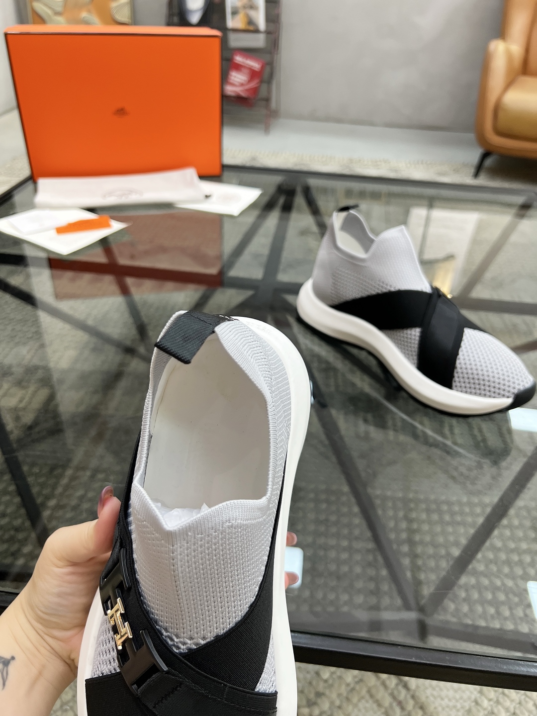  H 🔍顶级代购🇮🇹 爱 炸街男神官网新品原单货专柜同步，鞋面意大利进口飞织面料，潮达人爆款版面，精美五
