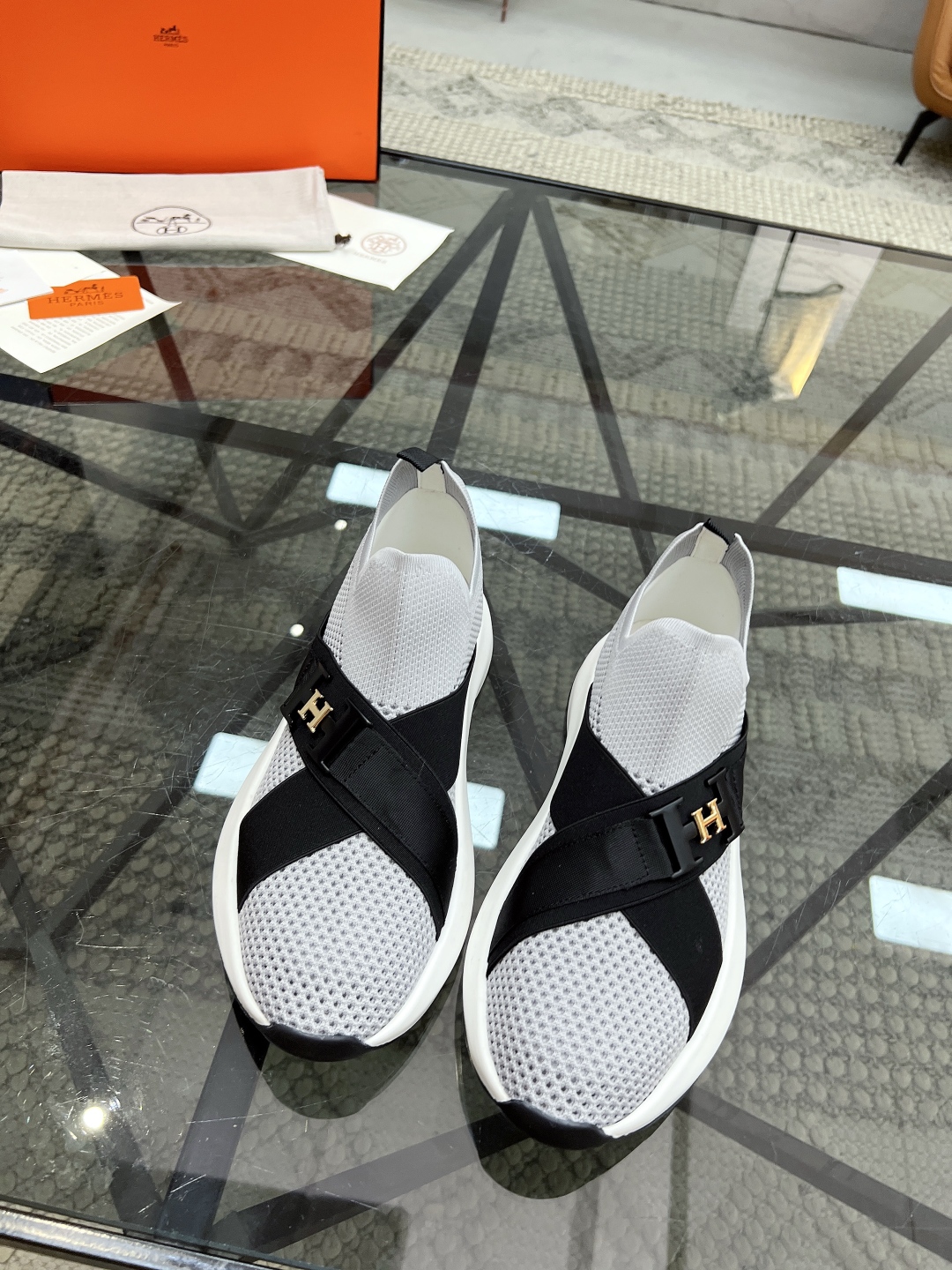  H 🔍顶级代购🇮🇹 爱 炸街男神官网新品原单货专柜同步，鞋面意大利进口飞织面料，潮达人爆款版面，精美五