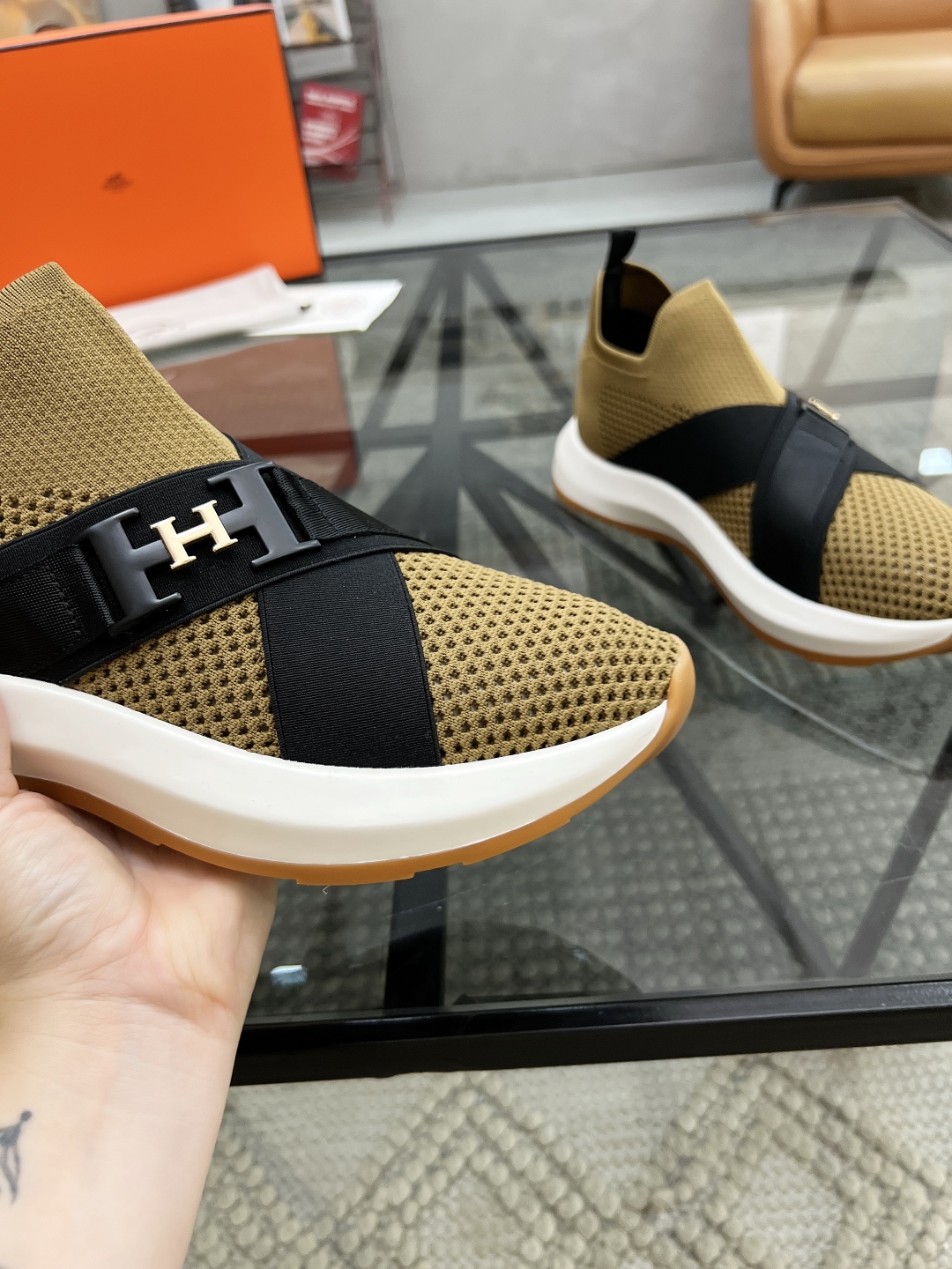  H 🔍顶级代购🇮🇹 爱 炸街男神官网新品原单货专柜同步，鞋面意大利进口飞织面料，潮达人爆款版面，精美五