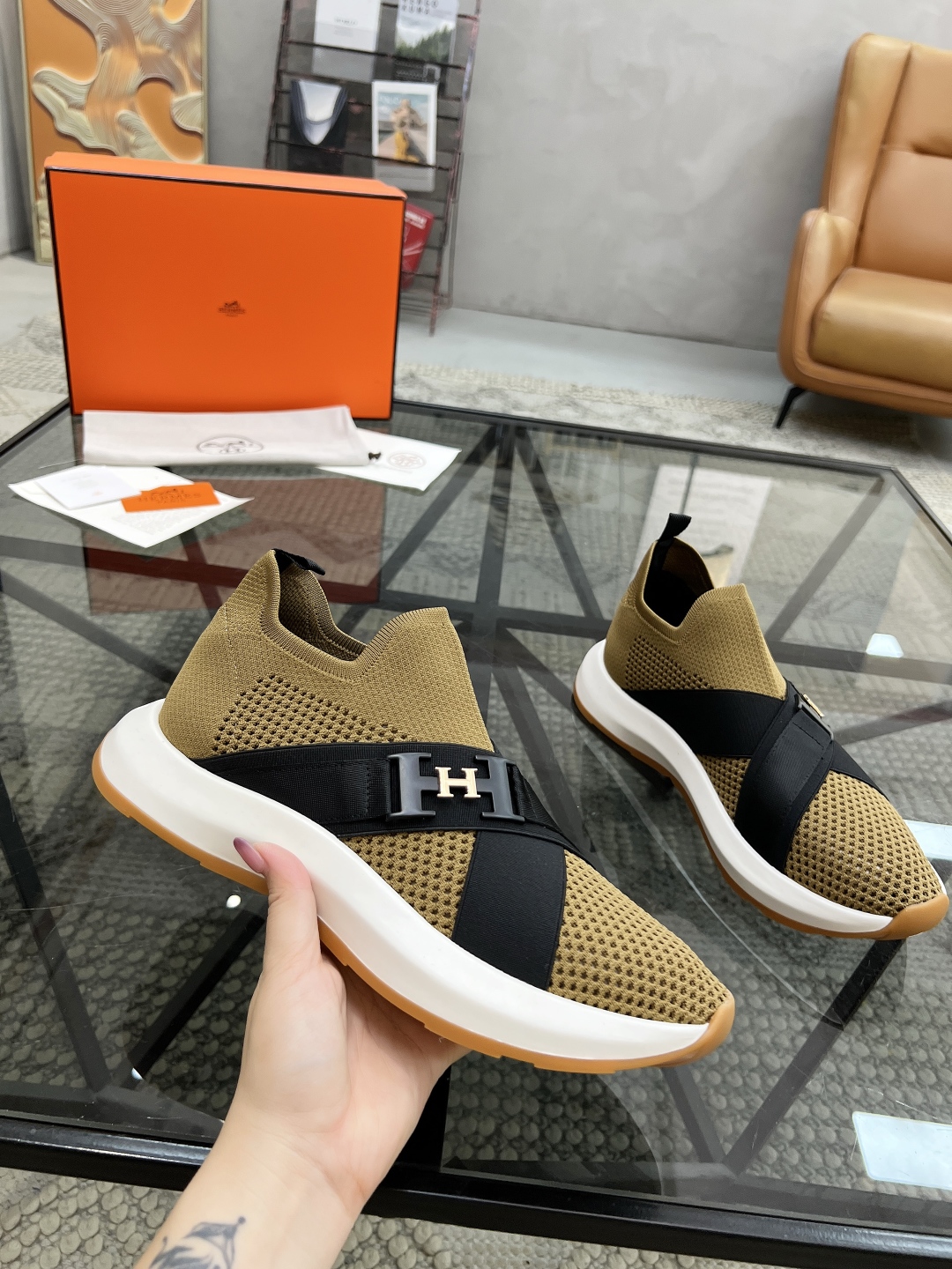  H 🔍顶级代购🇮🇹 爱 炸街男神官网新品原单货专柜同步，鞋面意大利进口飞织面料，潮达人爆款版面，精美五