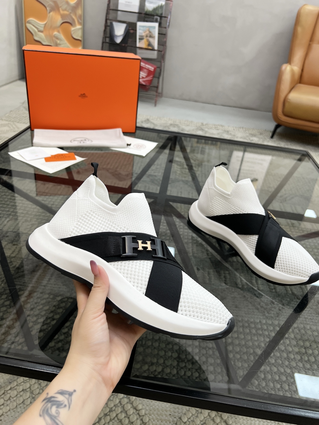  H 🔍顶级代购🇮🇹 爱 炸街男神官网新品原单货专柜同步，鞋面意大利进口飞织面料，潮达人爆款版面，精美五