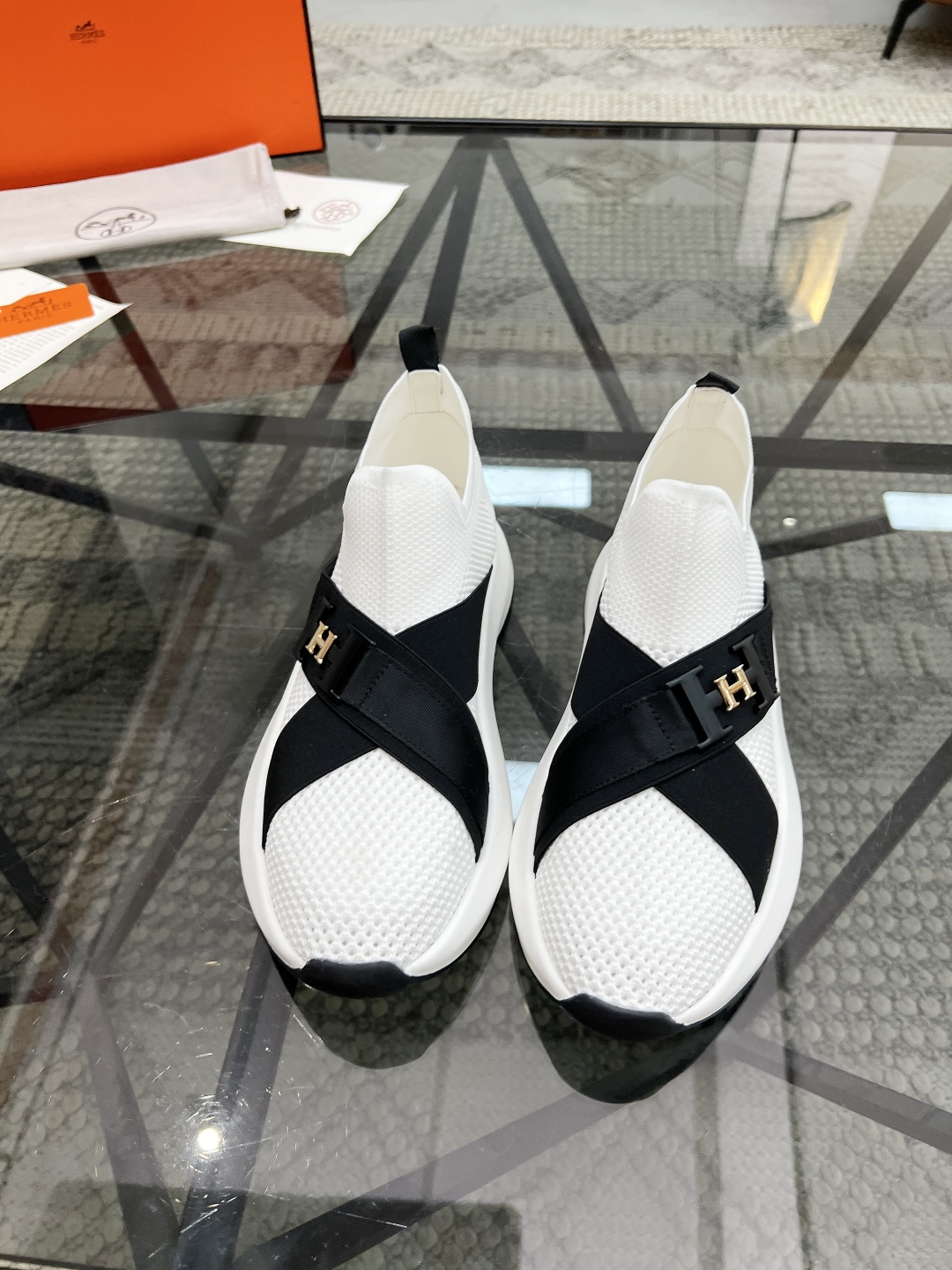  H 🔍顶级代购🇮🇹 爱 炸街男神官网新品原单货专柜同步，鞋面意大利进口飞织面料，潮达人爆款版面，精美五