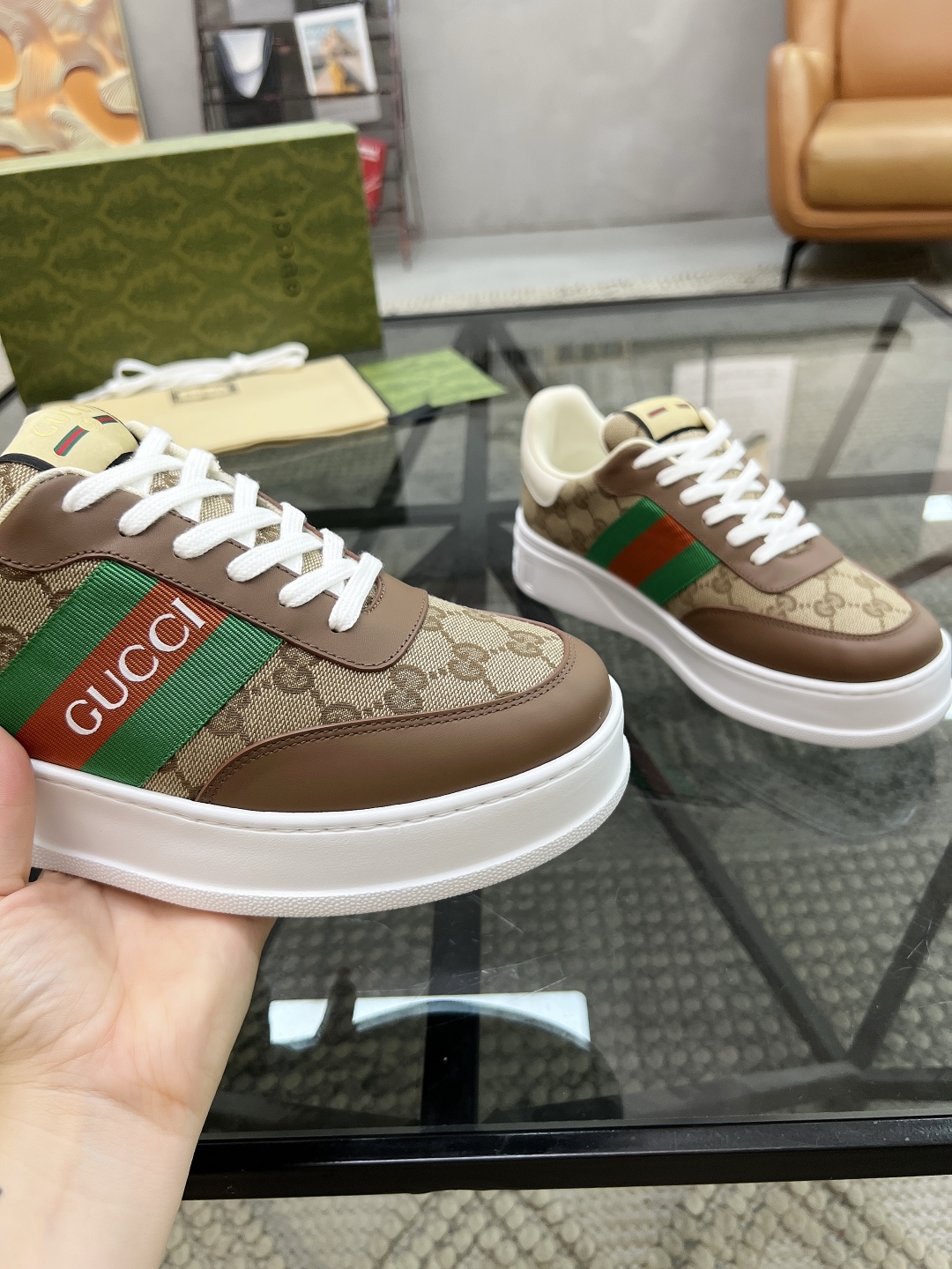  G 🔍顶级代购🇮🇹 古 炸街男神新品来袭，超人气爆款专柜新款，原厂配置意大利进口牛皮搭配G布面料，高品