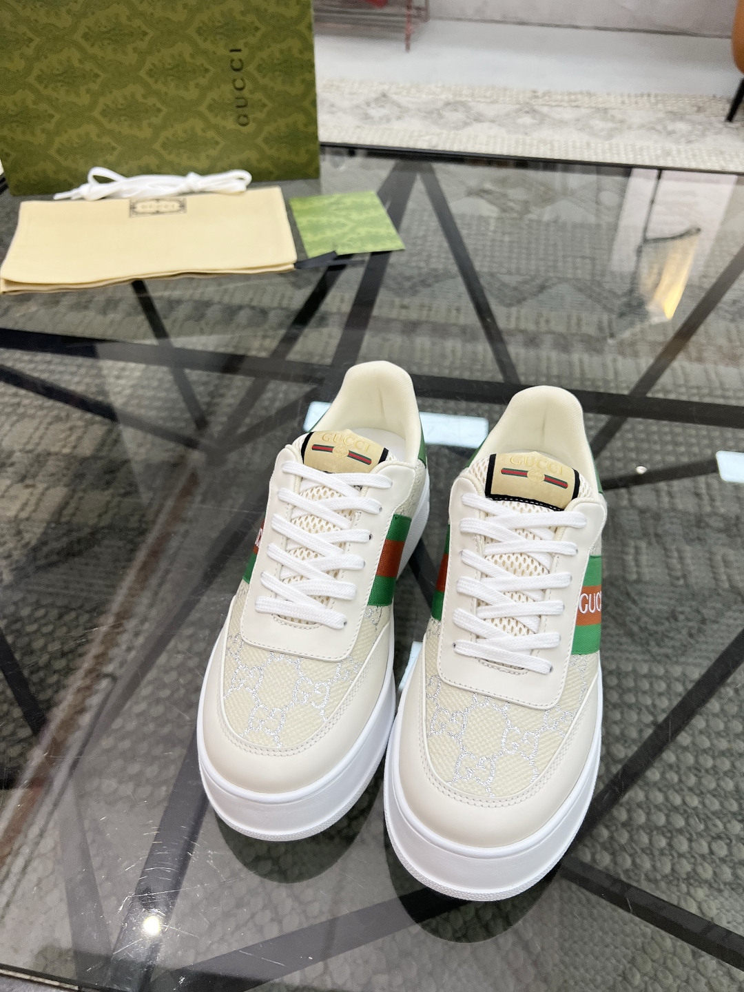  G 🔍顶级代购🇮🇹 古 炸街男神新品来袭，超人气爆款专柜新款，原厂配置意大利进口牛皮搭配G布面料，高品