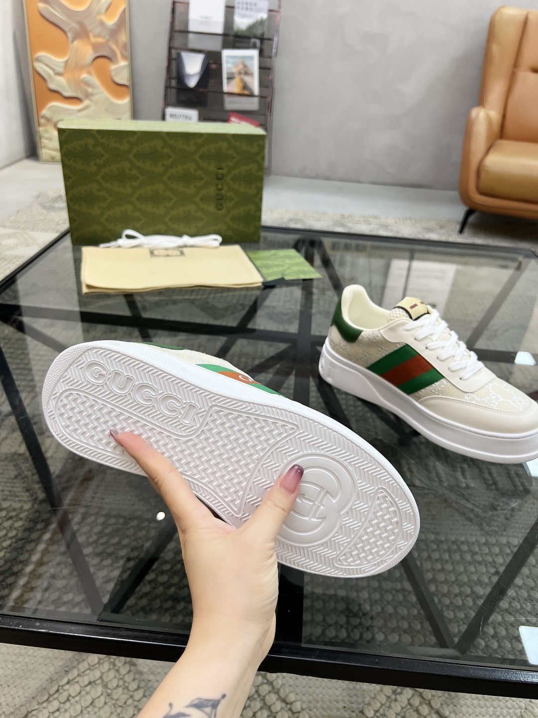  G 🔍顶级代购🇮🇹 古 炸街男神新品来袭，超人气爆款专柜新款，原厂配置意大利进口牛皮搭配G布面料，高品