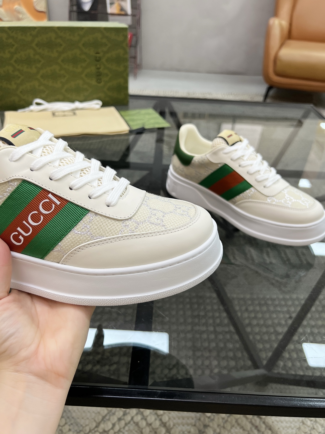  G 🔍顶级代购🇮🇹 古 炸街男神新品来袭，超人气爆款专柜新款，原厂配置意大利进口牛皮搭配G布面料，高品
