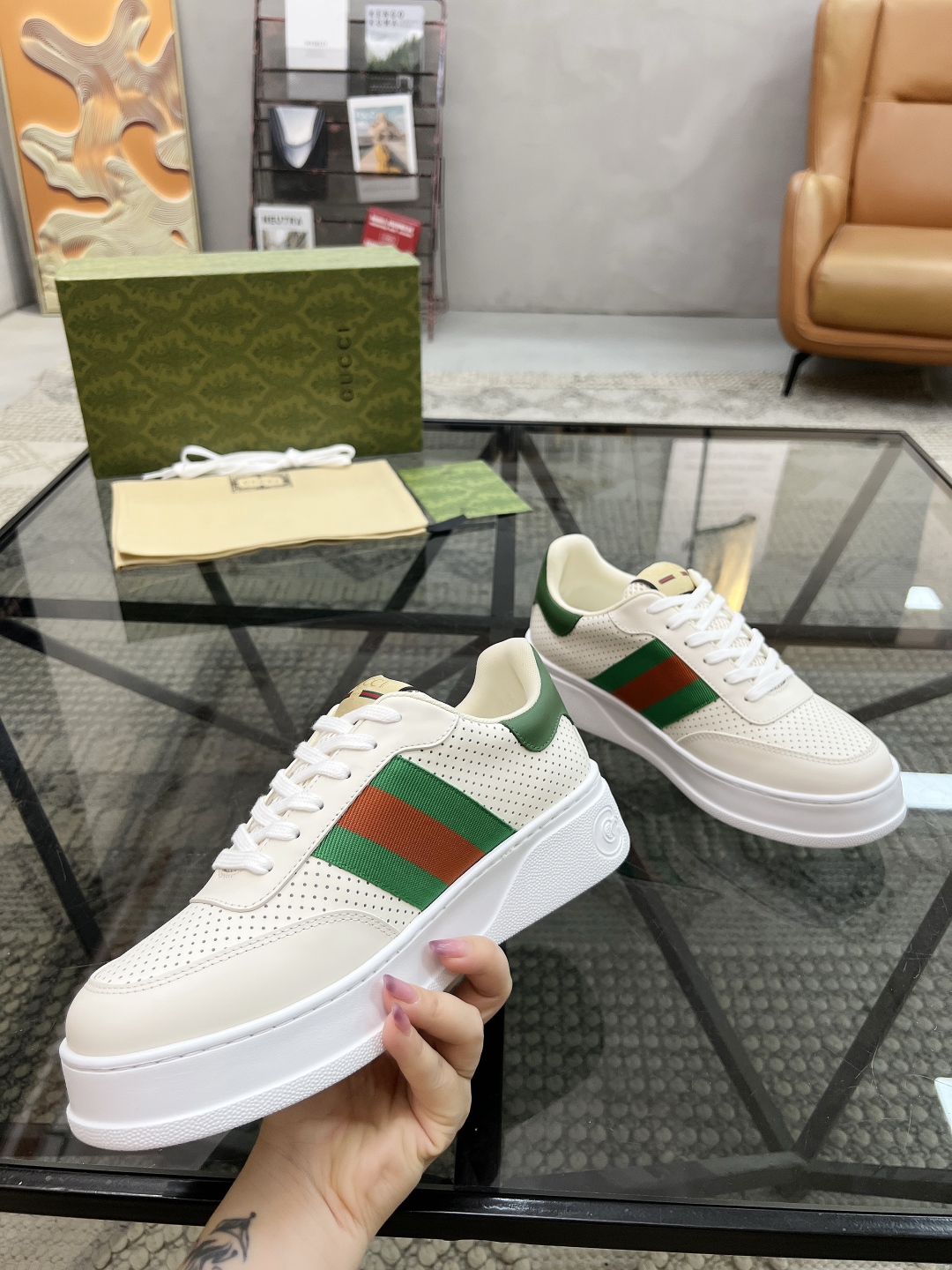  G 🔍顶级代购🇮🇹 古 炸街男神新品来袭，超人气爆款专柜新款，原厂配置意大利进口牛皮搭配G布面料，高品