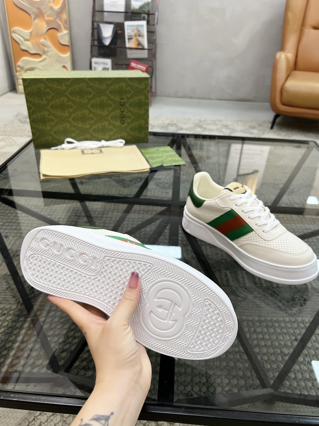  G 🔍顶级代购🇮🇹 古 炸街男神新品来袭，超人气爆款专柜新款，原厂配置意大利进口牛皮搭配G布面料，高品