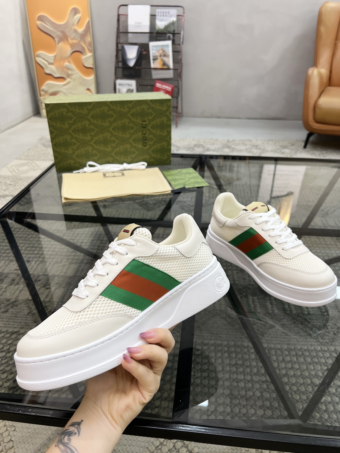  G 🔍顶级代购🇮🇹 古 炸街男神新品来袭，超人气爆款专柜新款，原厂配置意大利进口牛皮搭配G布面料，高品
