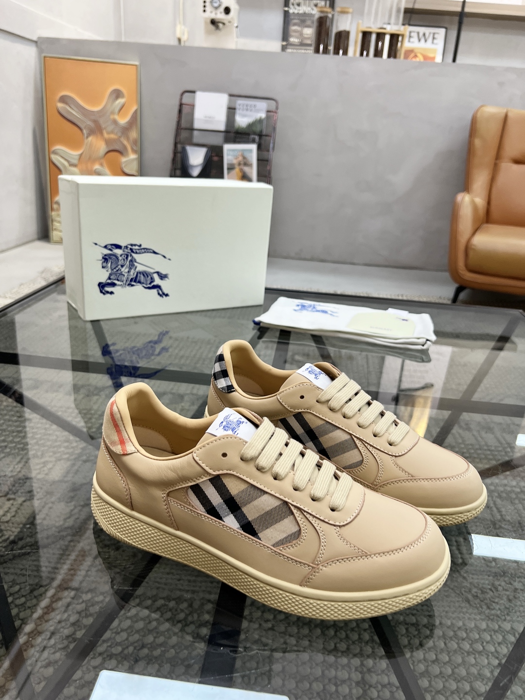  B 🔍顶级代购🇮🇹 巴 炸街男神官网新品专柜同步发售原厂配置，意大利进口牛皮搭配格子布面料，超舒适透气
