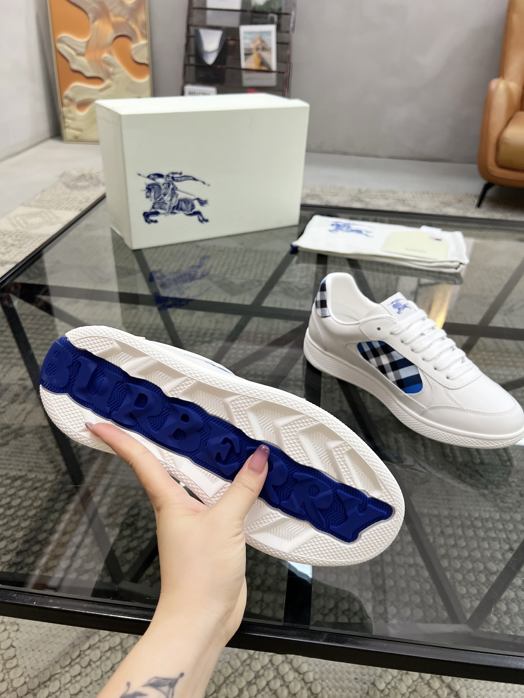  B 🔍顶级代购🇮🇹 巴 炸街男神官网新品专柜同步发售原厂配置，意大利进口牛皮搭配格子布面料，超舒适透气
