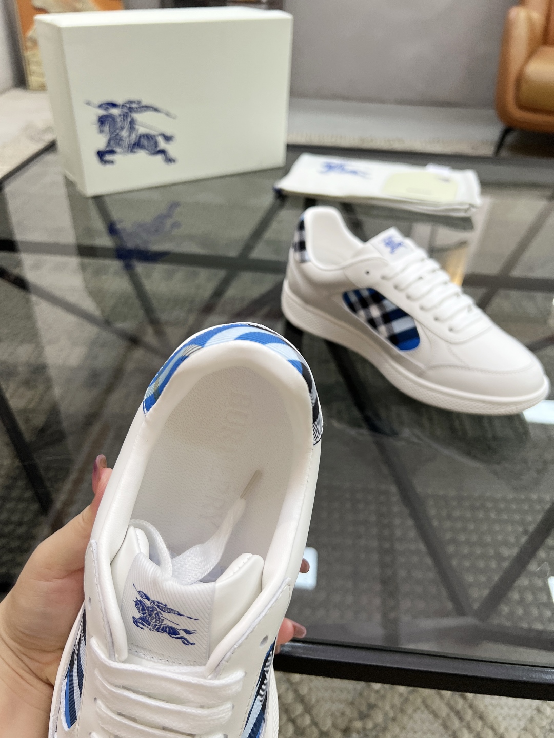  B 🔍顶级代购🇮🇹 巴 炸街男神官网新品专柜同步发售原厂配置，意大利进口牛皮搭配格子布面料，超舒适透气