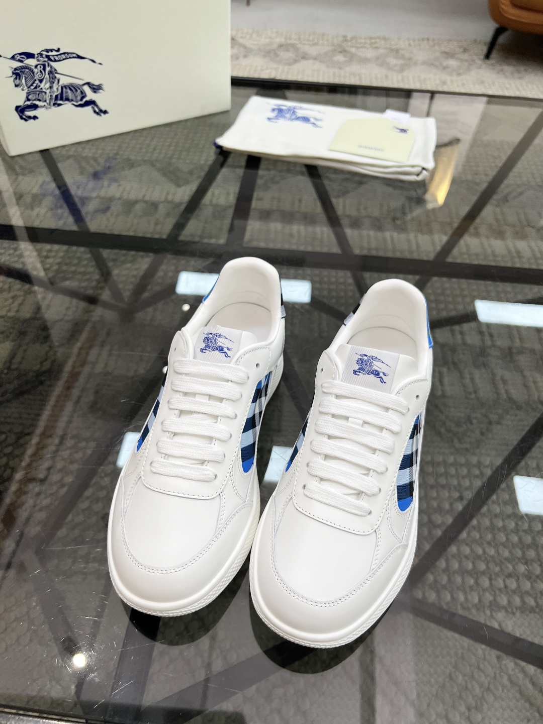  B 🔍顶级代购🇮🇹 巴 炸街男神官网新品专柜同步发售原厂配置，意大利进口牛皮搭配格子布面料，超舒适透气