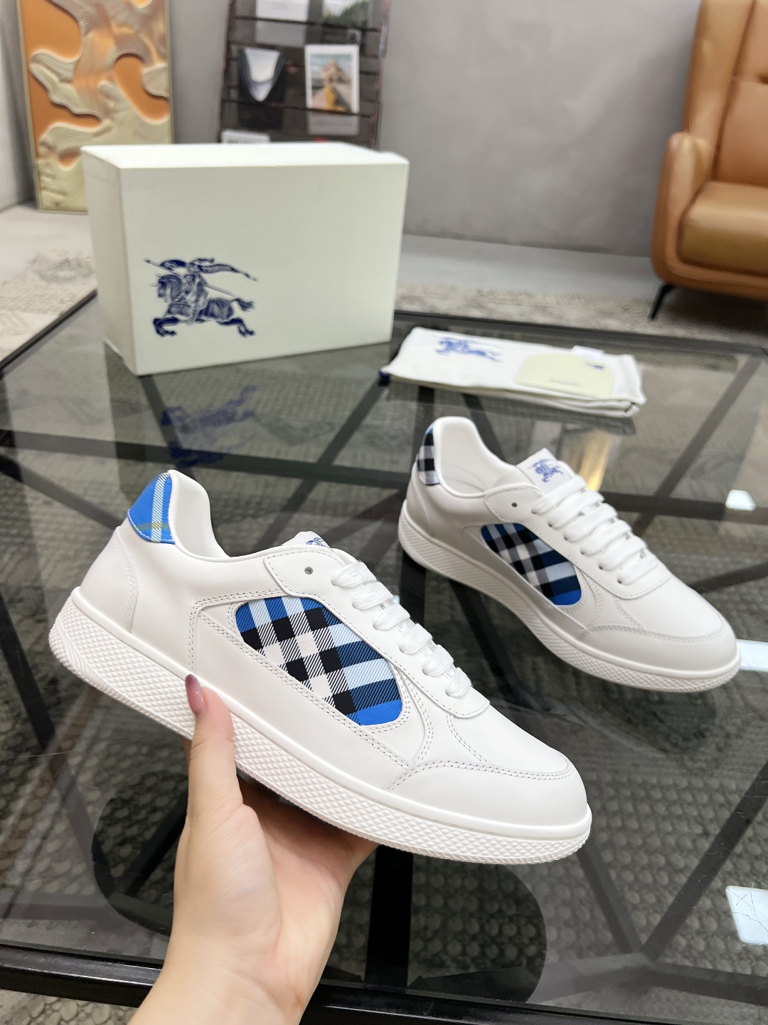  B 🔍顶级代购🇮🇹 巴 炸街男神官网新品专柜同步发售原厂配置，意大利进口牛皮搭配格子布面料，超舒适透气