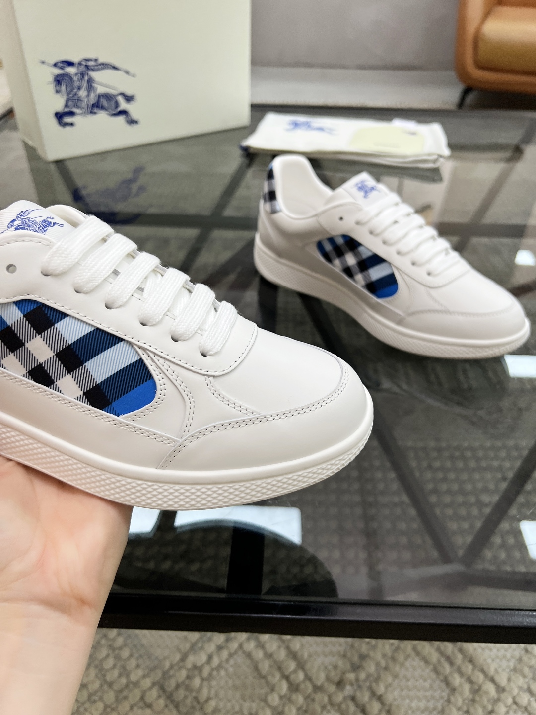  B 🔍顶级代购🇮🇹 巴 炸街男神官网新品专柜同步发售原厂配置，意大利进口牛皮搭配格子布面料，超舒适透气