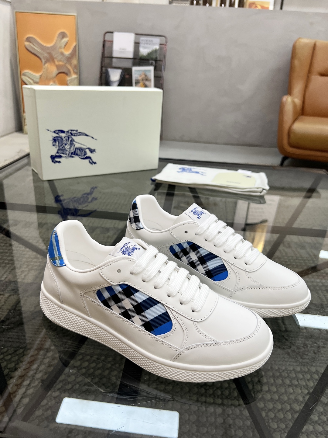  B 🔍顶级代购🇮🇹 巴 炸街男神官网新品专柜同步发售原厂配置，意大利进口牛皮搭配格子布面料，超舒适透气