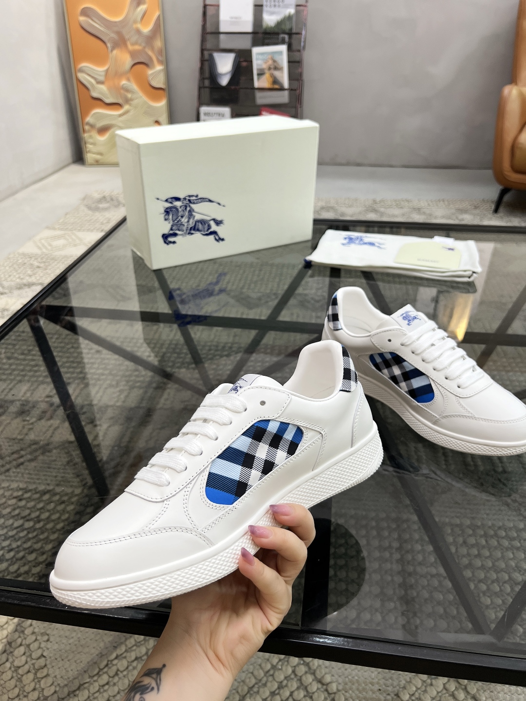  B 🔍顶级代购🇮🇹 巴 炸街男神官网新品专柜同步发售原厂配置，意大利进口牛皮搭配格子布面料，超舒适透气