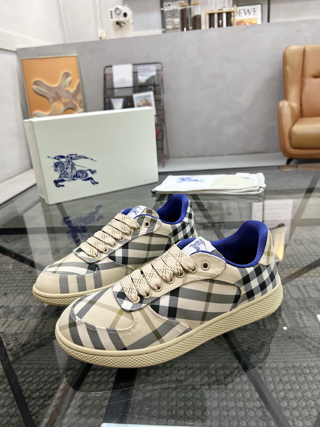  B 🔍顶级代购🇮🇹 巴 炸街男神官网新品专柜同步发售原厂配置，意大利进口格子布面料，超舒适透气牛皮内里