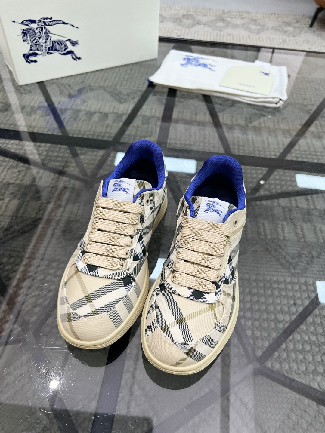  B 🔍顶级代购🇮🇹 巴 炸街男神官网新品专柜同步发售原厂配置，意大利进口格子布面料，超舒适透气牛皮内里