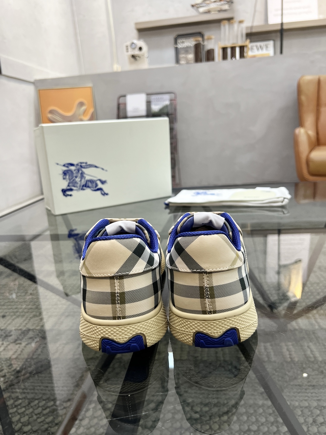  B 🔍顶级代购🇮🇹 巴 炸街男神官网新品专柜同步发售原厂配置，意大利进口格子布面料，超舒适透气牛皮内里