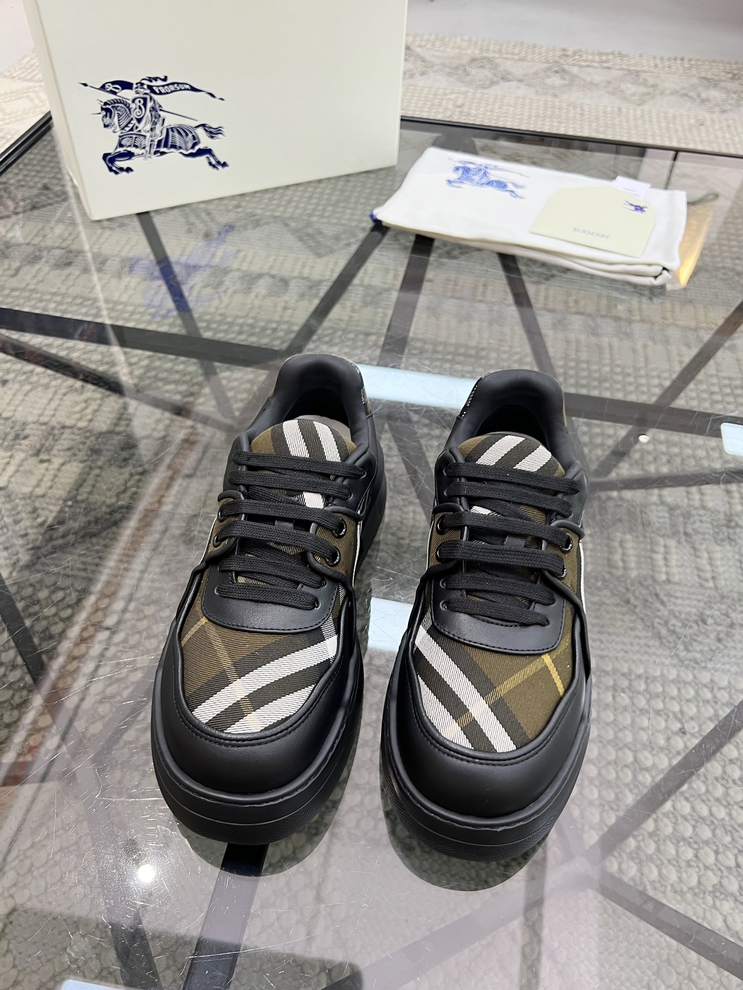  B 🔍顶级代购🇮🇹 巴 炸街男神官网新品专柜同步发售原厂配置，意大利进口牛皮搭配格子布面料，超舒适透气