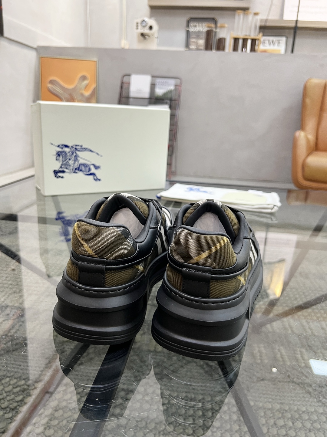  B 🔍顶级代购🇮🇹 巴 炸街男神官网新品专柜同步发售原厂配置，意大利进口牛皮搭配格子布面料，超舒适透气