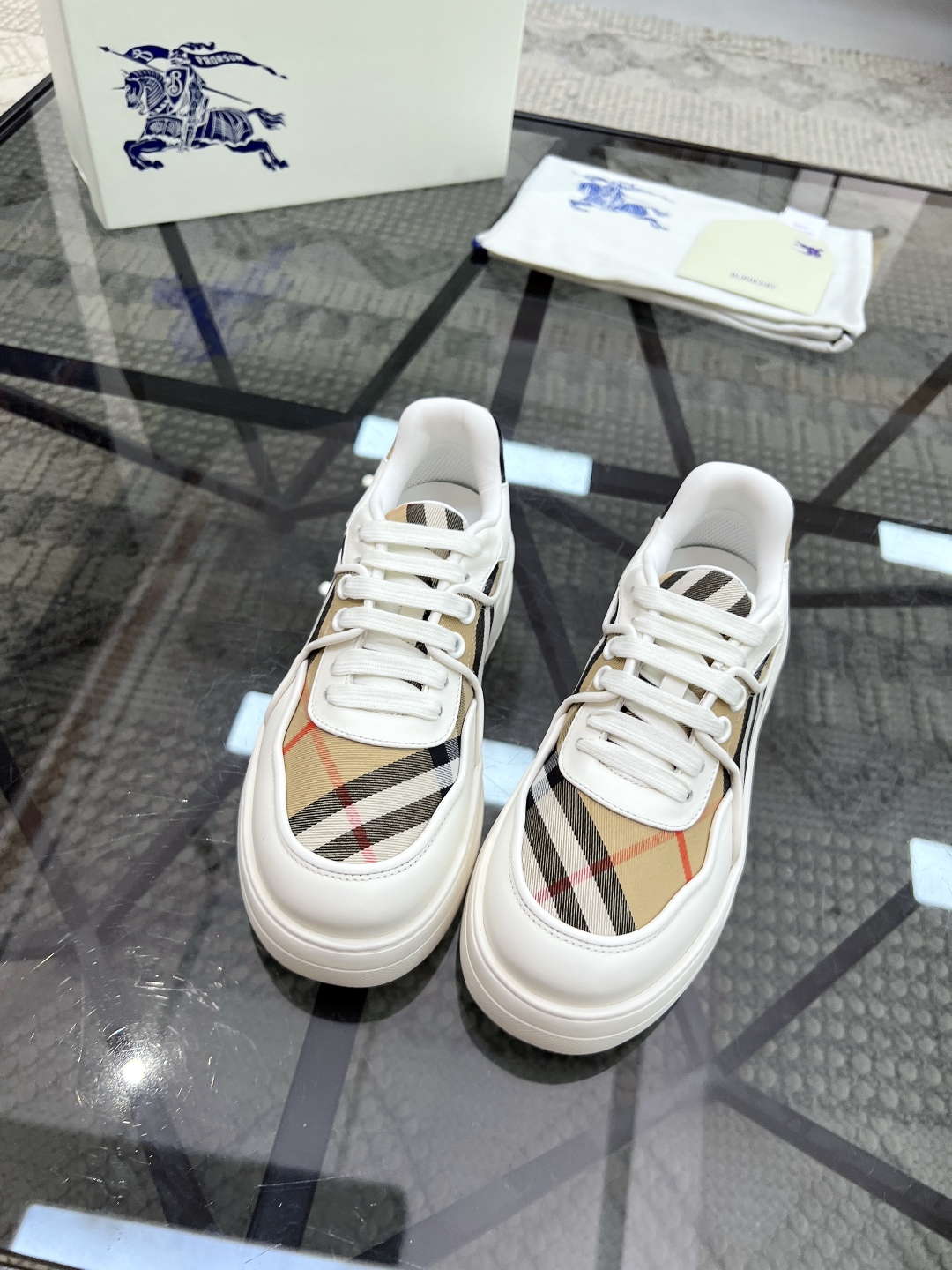  B 🔍顶级代购🇮🇹 巴 炸街男神官网新品专柜同步发售原厂配置，意大利进口牛皮搭配格子布面料，超舒适透气