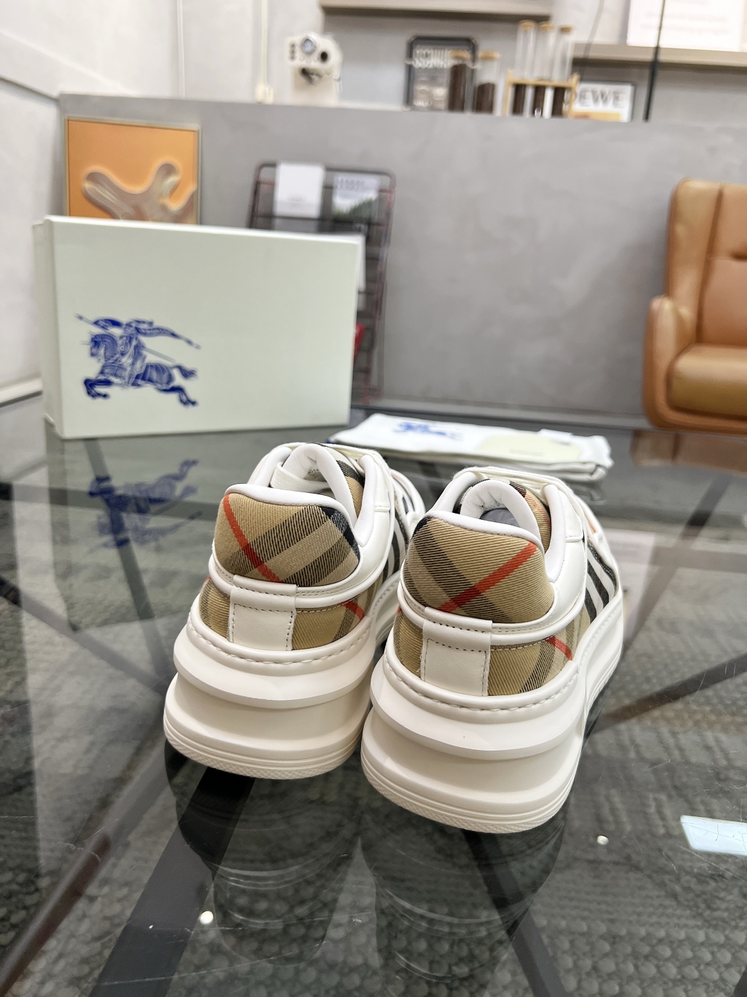  B 🔍顶级代购🇮🇹 巴 炸街男神官网新品专柜同步发售原厂配置，意大利进口牛皮搭配格子布面料，超舒适透气