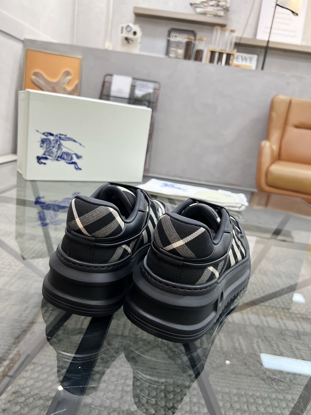  B 🔍顶级代购🇮🇹 巴 炸街男神官网新品专柜同步发售原厂配置，意大利进口牛皮搭配格子布面料，超舒适透气