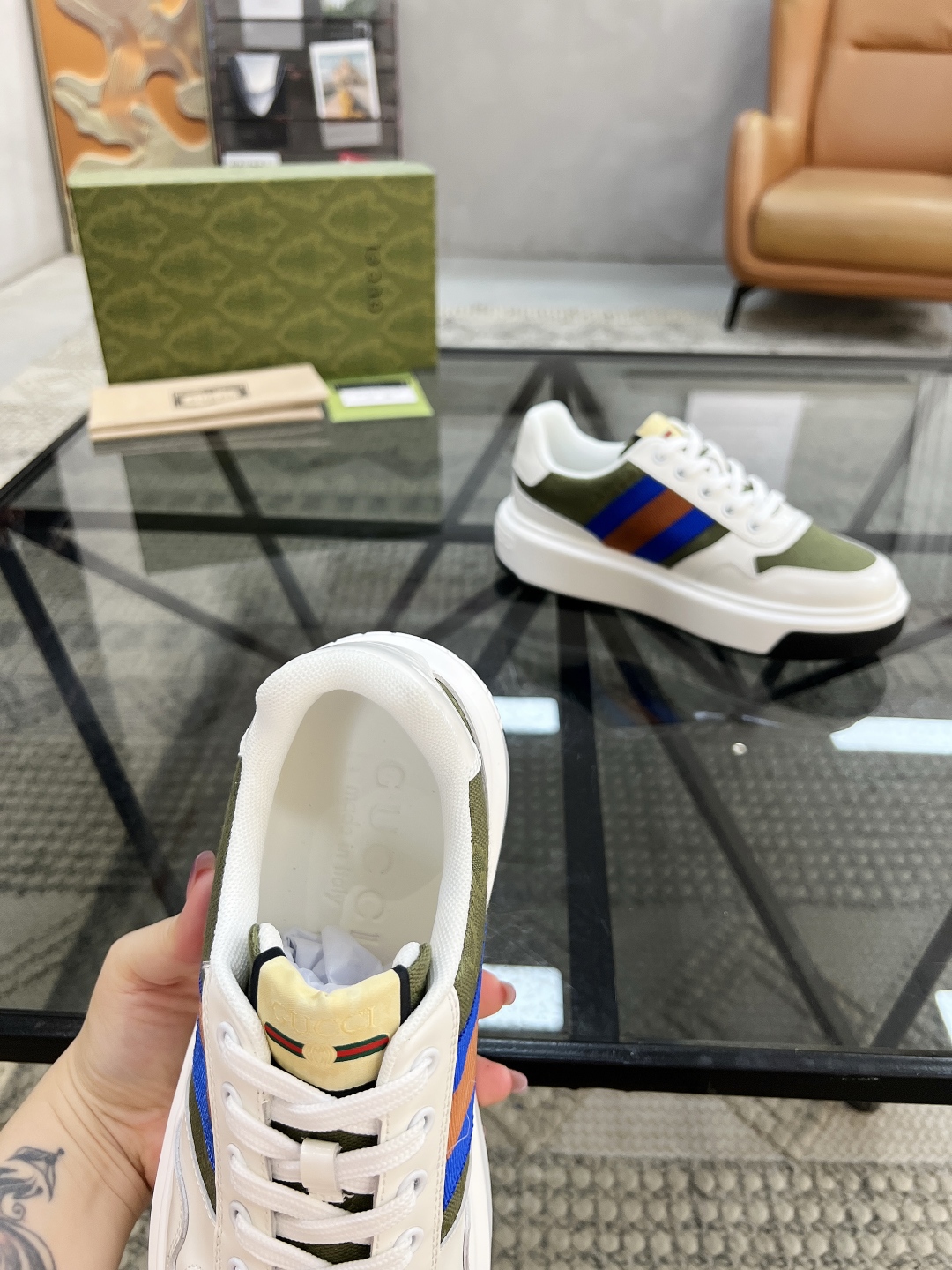  G 🔍顶级代购🇮🇹 古 炸街男神新品来袭，超人气爆款专柜新款，原厂配置意大利进口牛皮搭配印花布面料，高