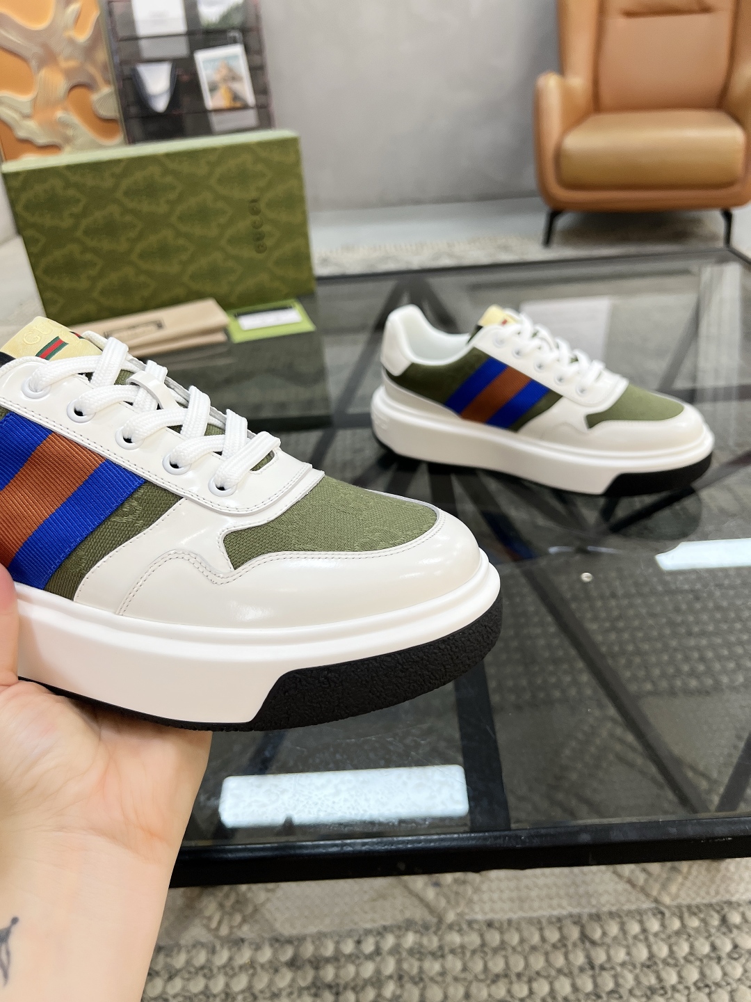  G 🔍顶级代购🇮🇹 古 炸街男神新品来袭，超人气爆款专柜新款，原厂配置意大利进口牛皮搭配印花布面料，高