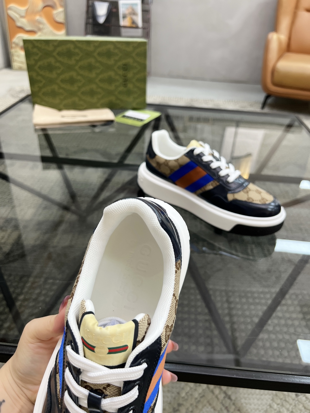  G 🔍顶级代购🇮🇹 古 炸街男神新品来袭，超人气爆款专柜新款，原厂配置意大利进口牛皮搭配印花布面料，高