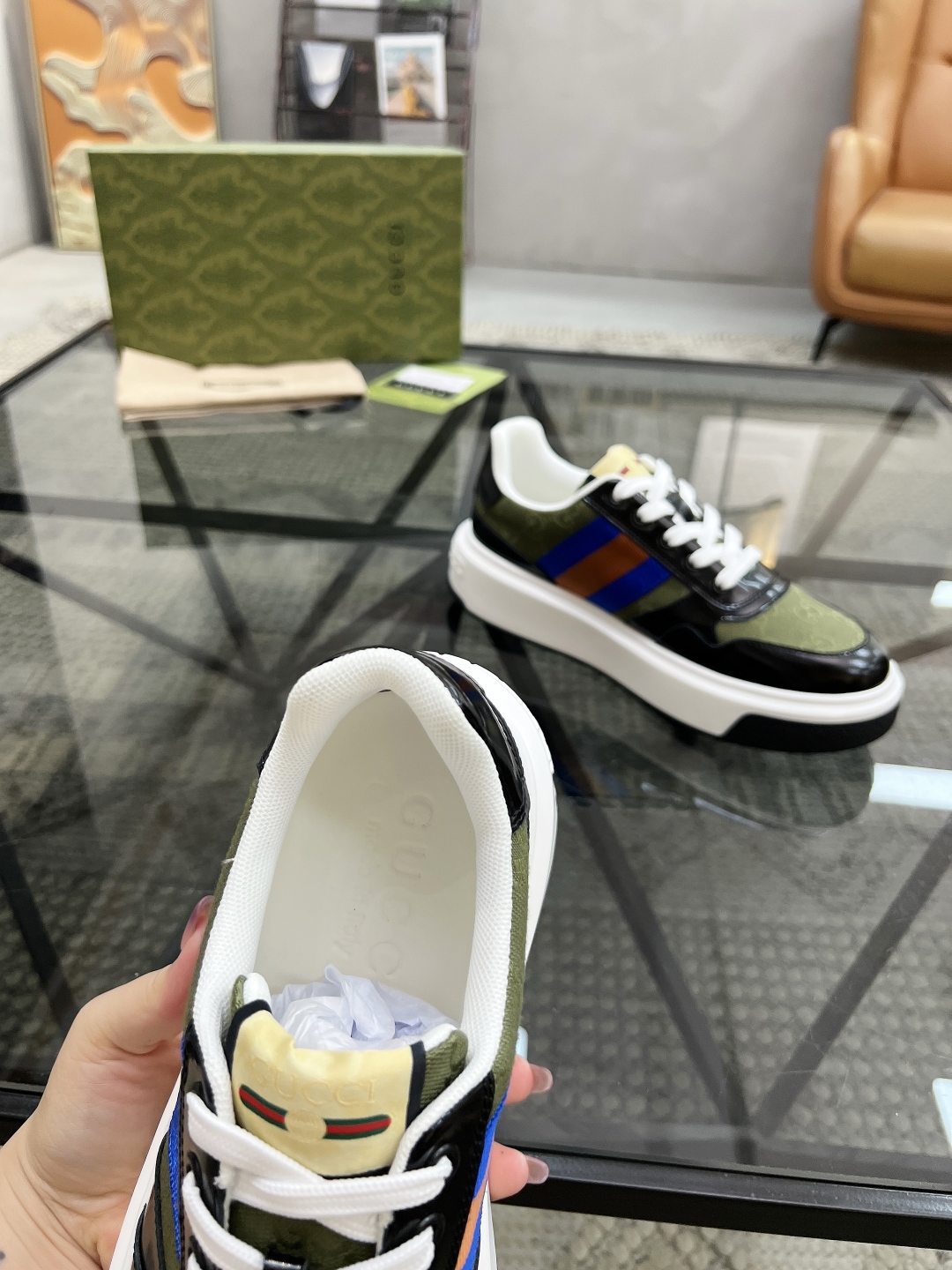  G 🔍顶级代购🇮🇹 古 炸街男神新品来袭，超人气爆款专柜新款，原厂配置意大利进口牛皮搭配印花布面料，高