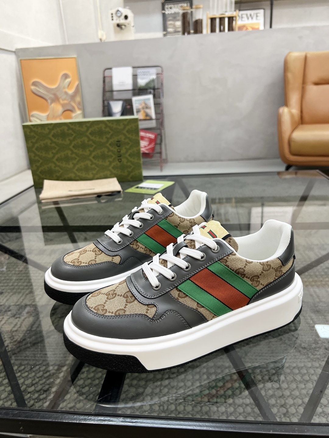  G 🔍顶级代购🇮🇹 古 炸街男神新品来袭，超人气爆款专柜新款，原厂配置意大利进口牛皮搭配印花布面料，高