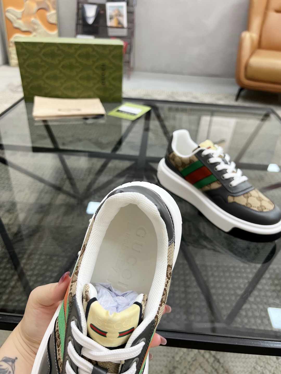  G 🔍顶级代购🇮🇹 古 炸街男神新品来袭，超人气爆款专柜新款，原厂配置意大利进口牛皮搭配印花布面料，高
